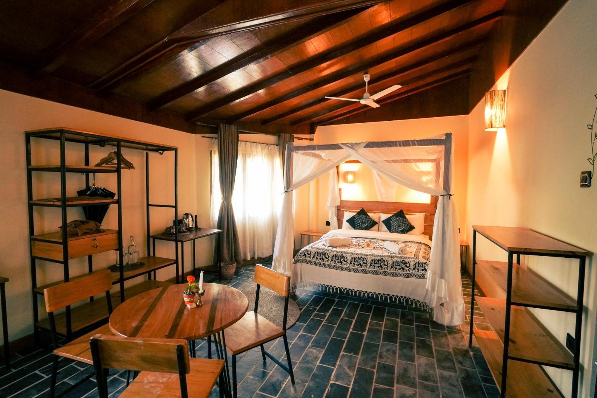 Sapana Village Lodge Саураха Экстерьер фото