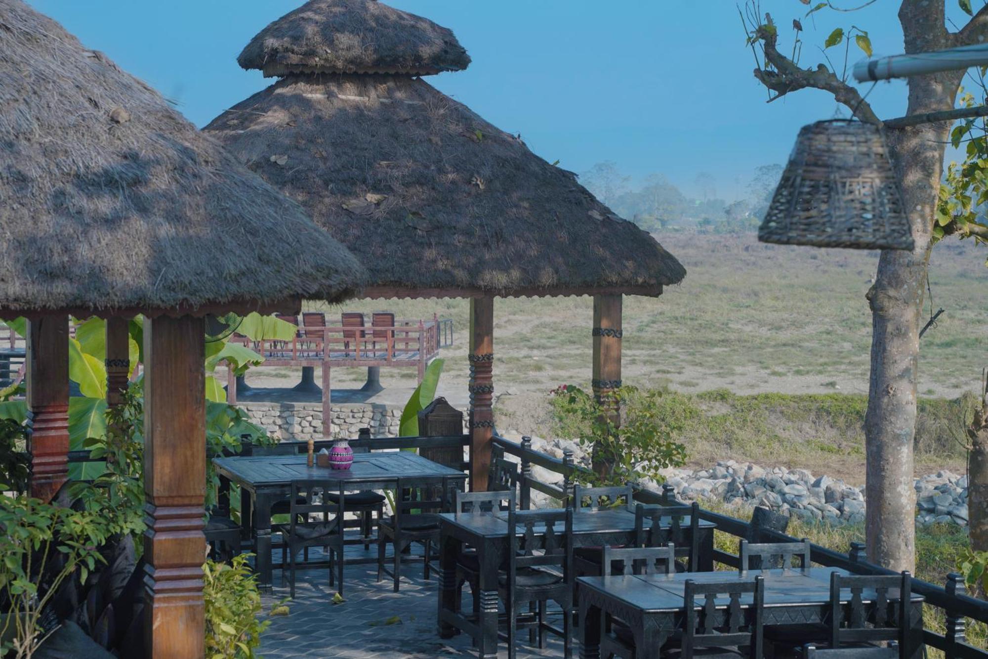 Sapana Village Lodge Саураха Экстерьер фото