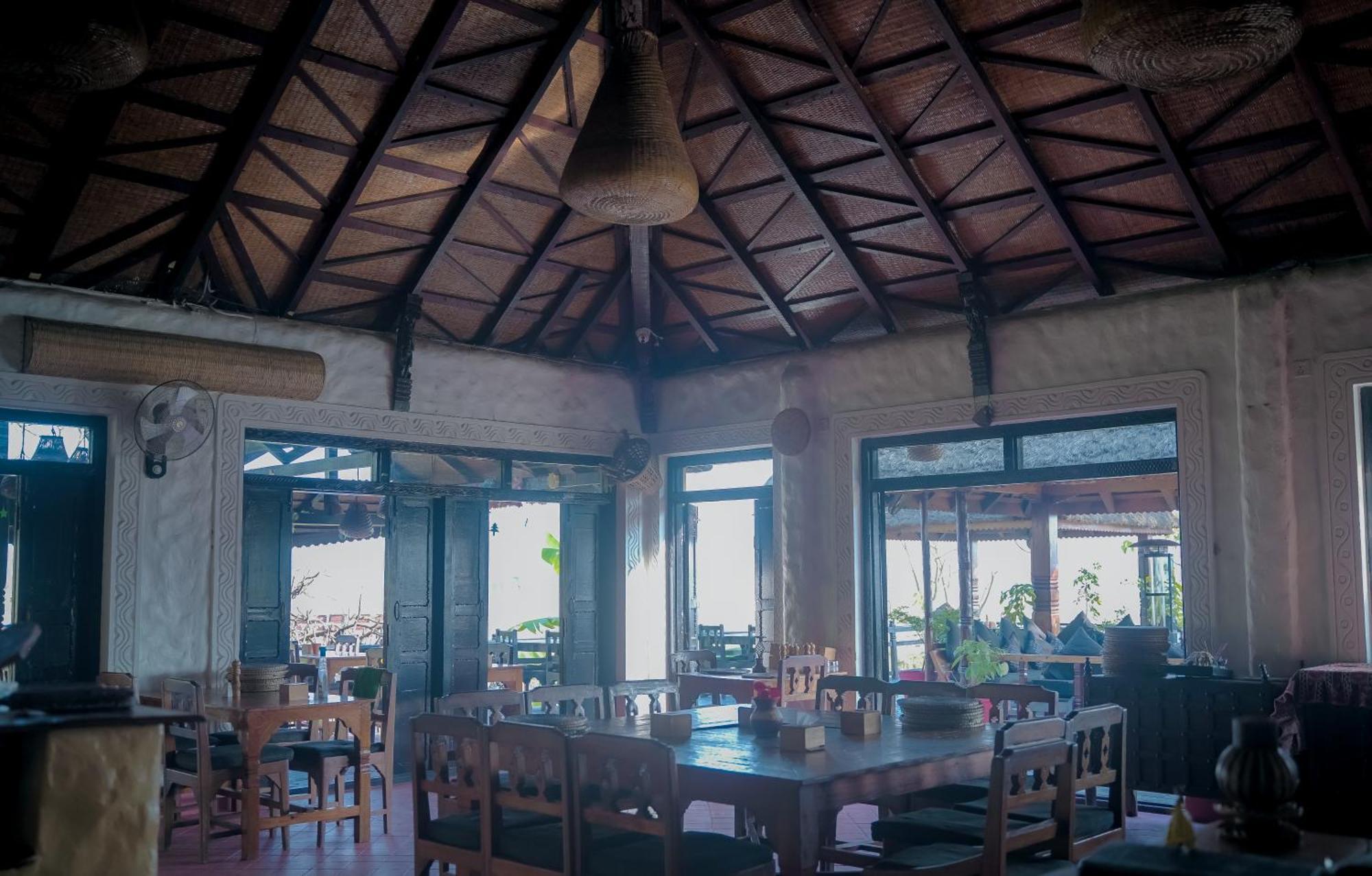 Sapana Village Lodge Саураха Экстерьер фото