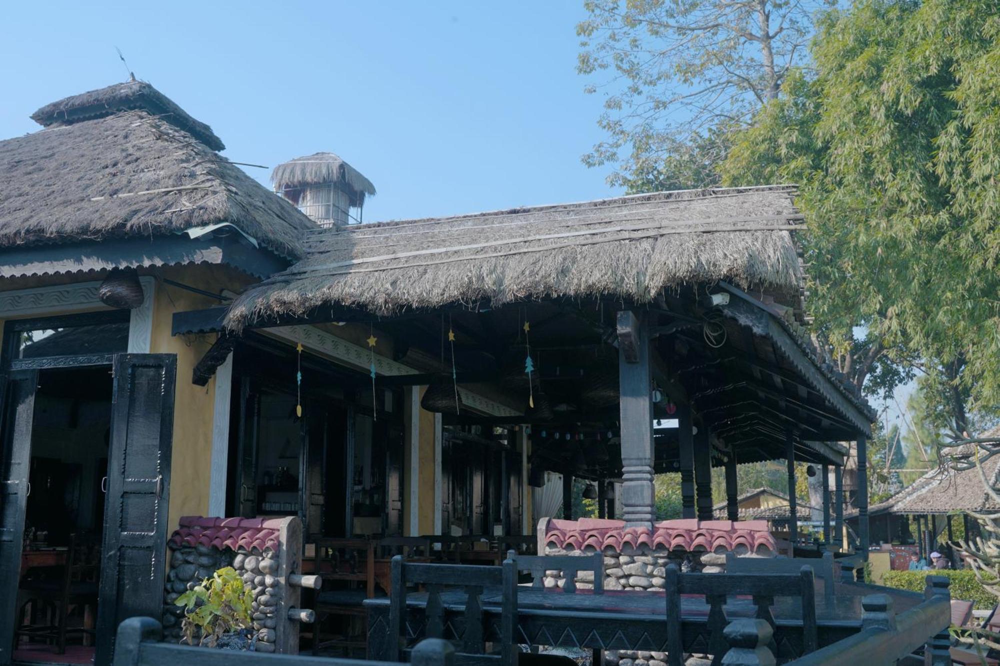 Sapana Village Lodge Саураха Экстерьер фото