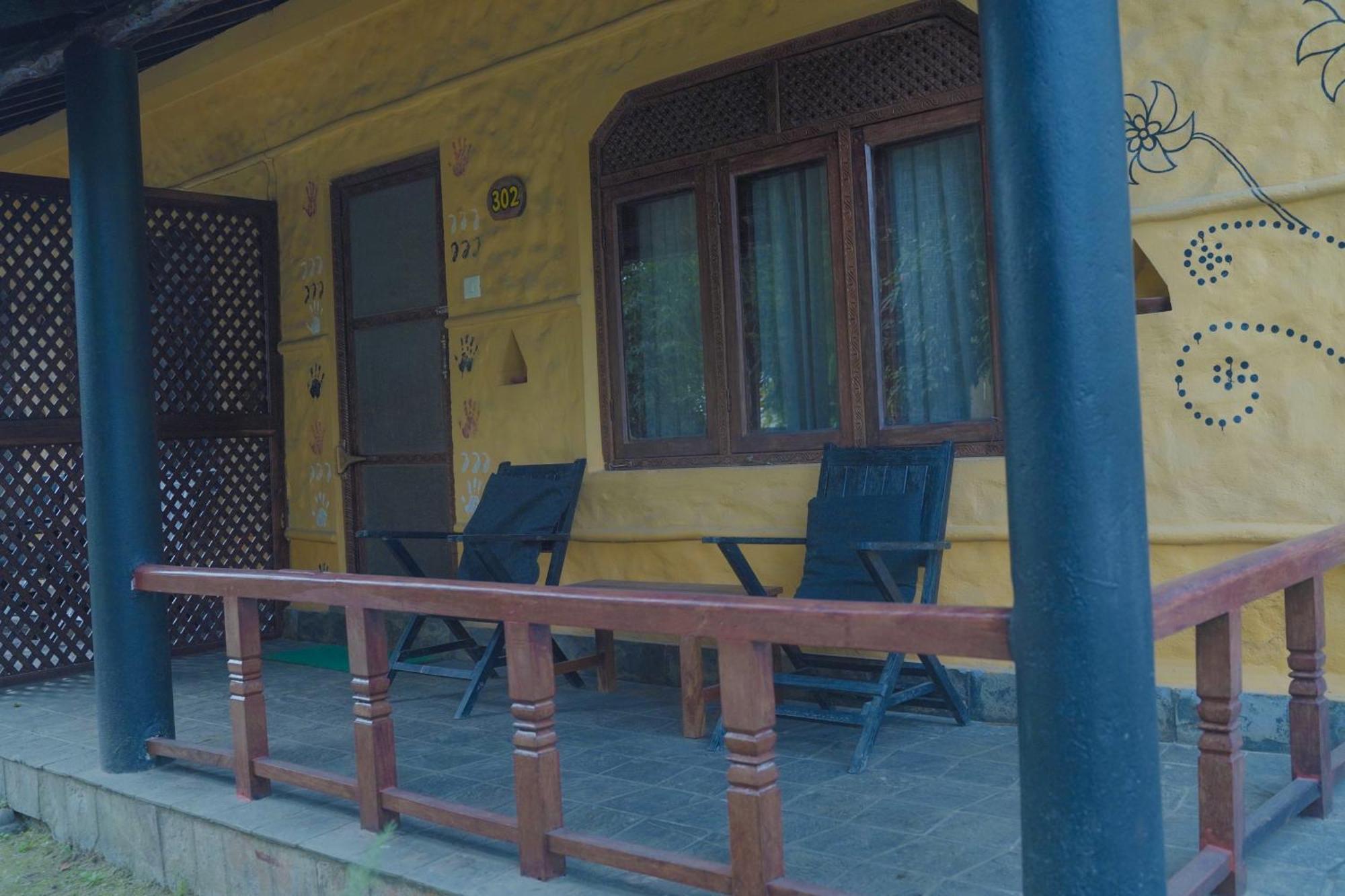 Sapana Village Lodge Саураха Экстерьер фото