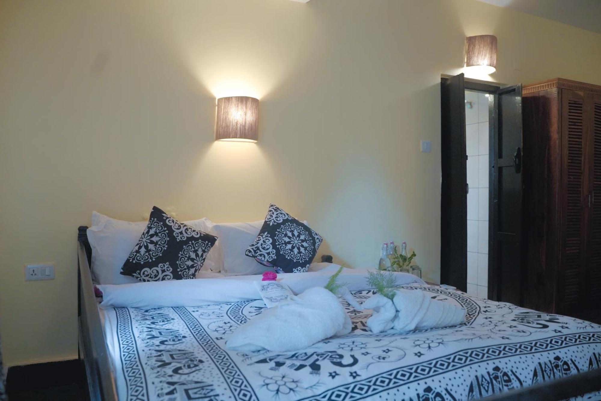 Sapana Village Lodge Саураха Экстерьер фото