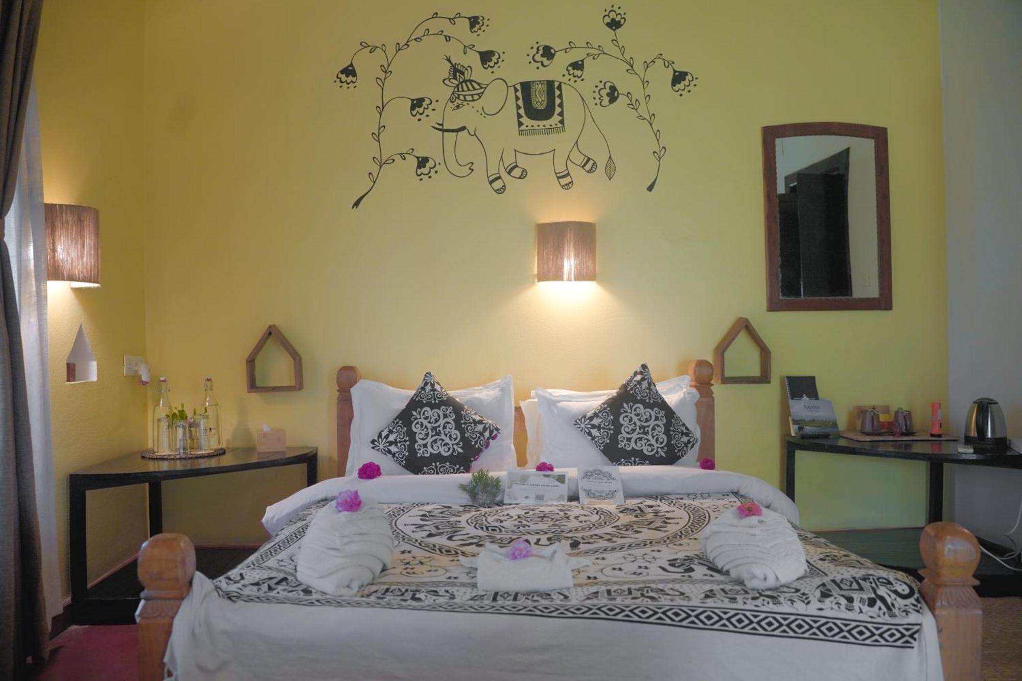 Sapana Village Lodge Саураха Экстерьер фото