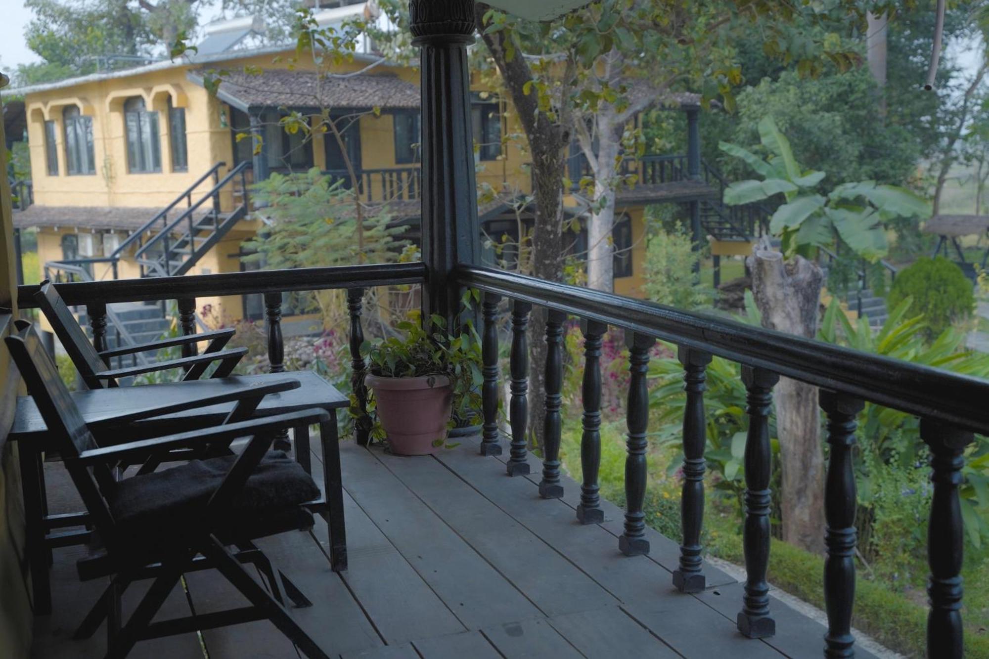 Sapana Village Lodge Саураха Экстерьер фото