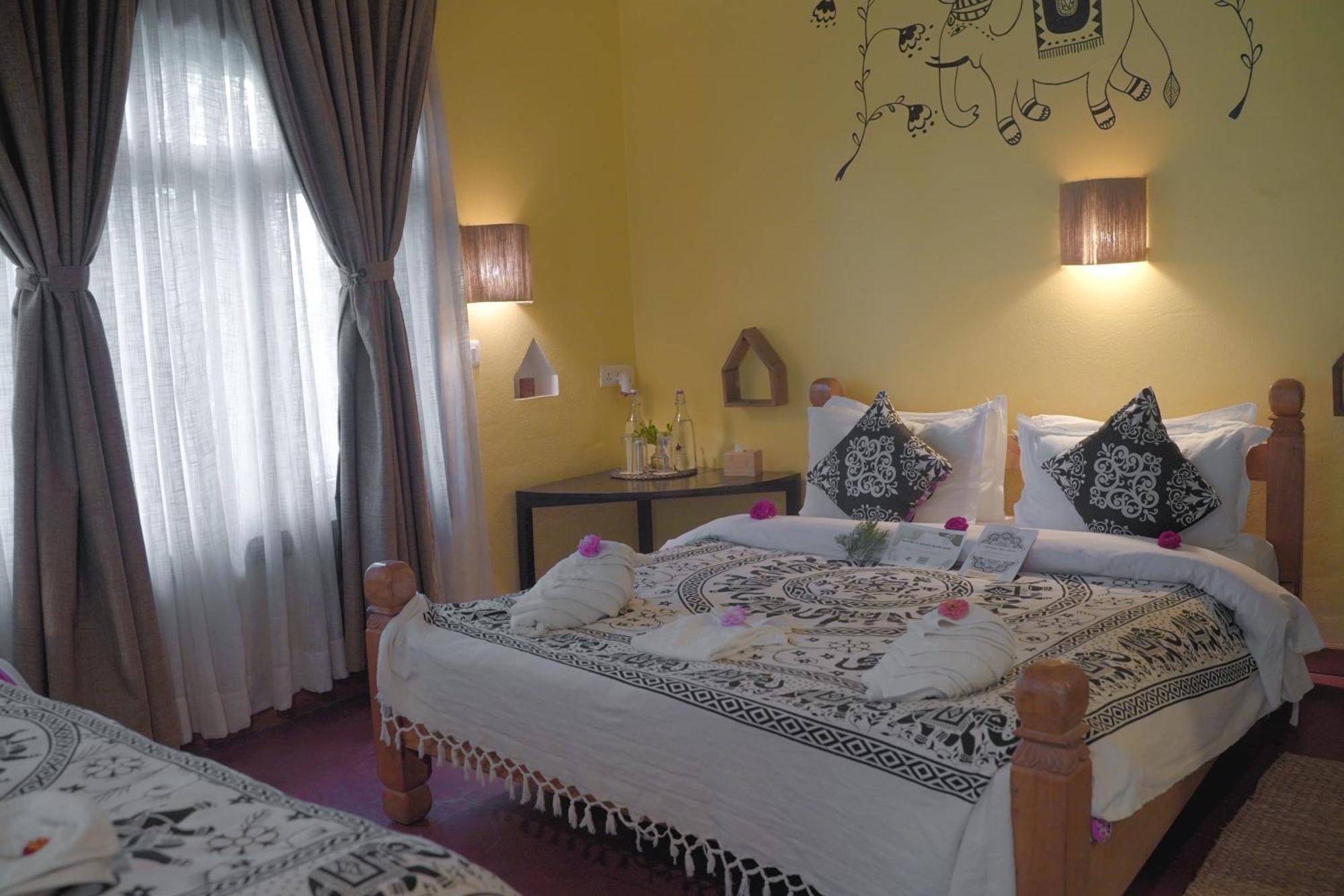 Sapana Village Lodge Саураха Экстерьер фото