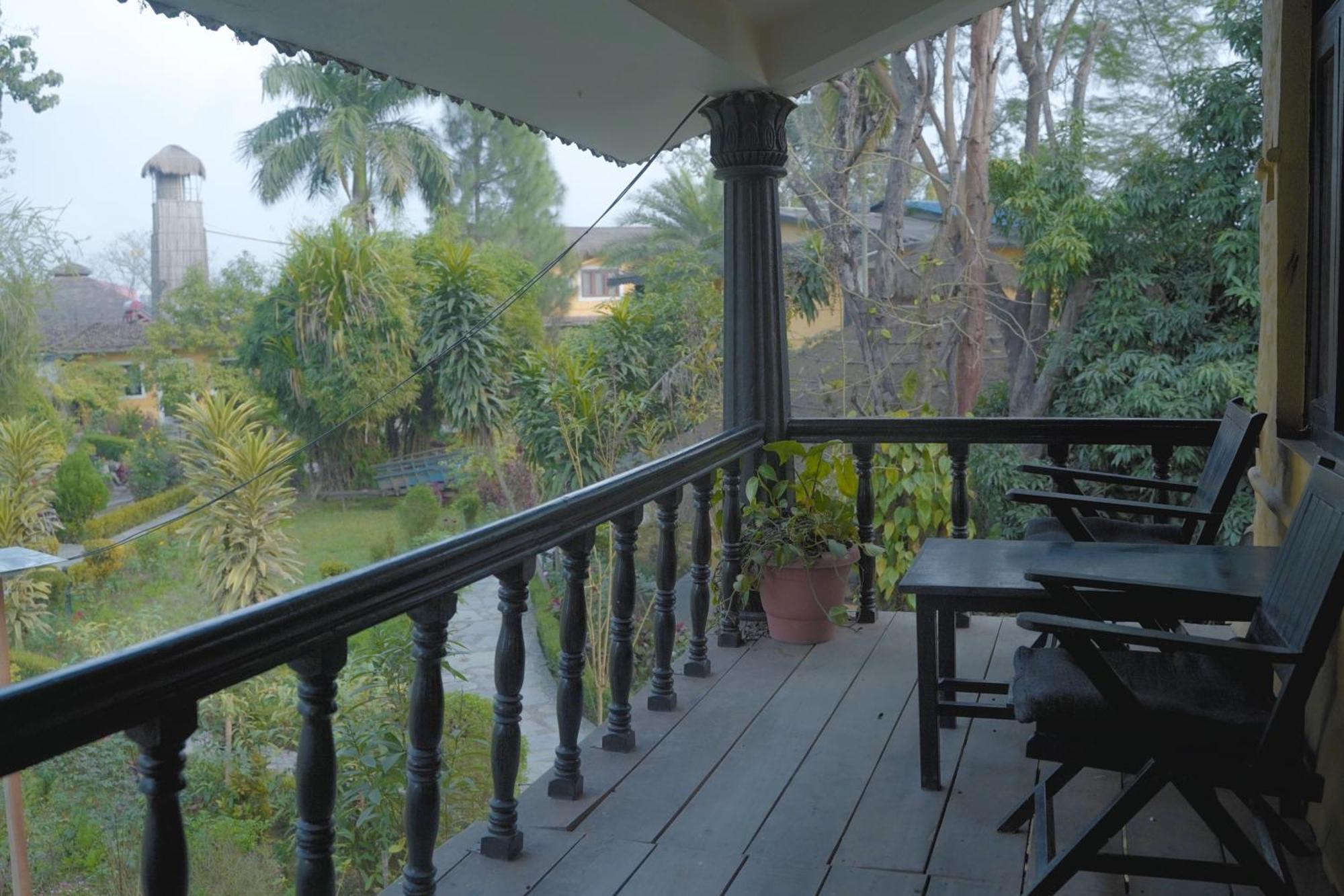 Sapana Village Lodge Саураха Экстерьер фото