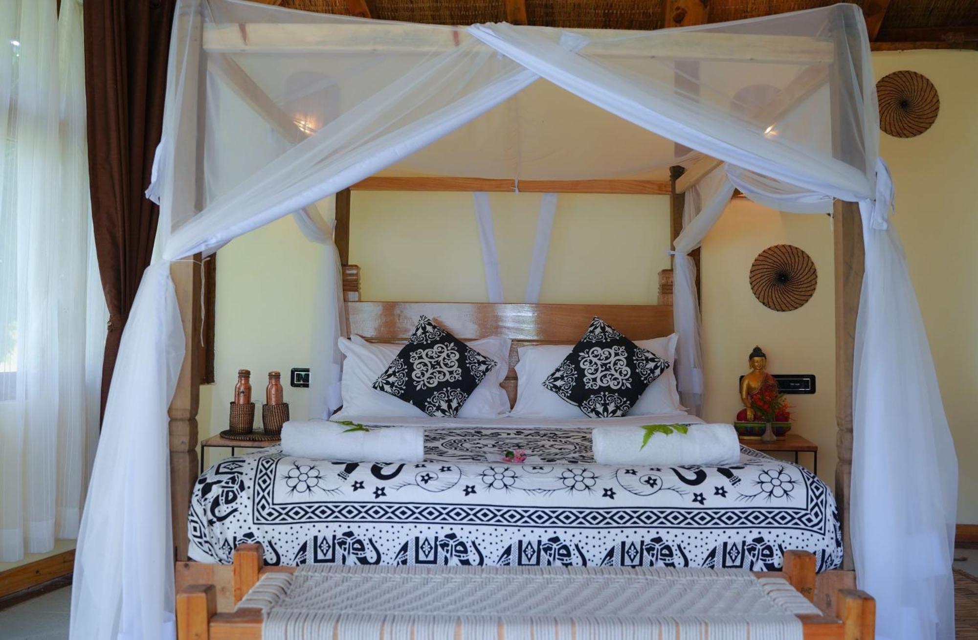 Sapana Village Lodge Саураха Экстерьер фото