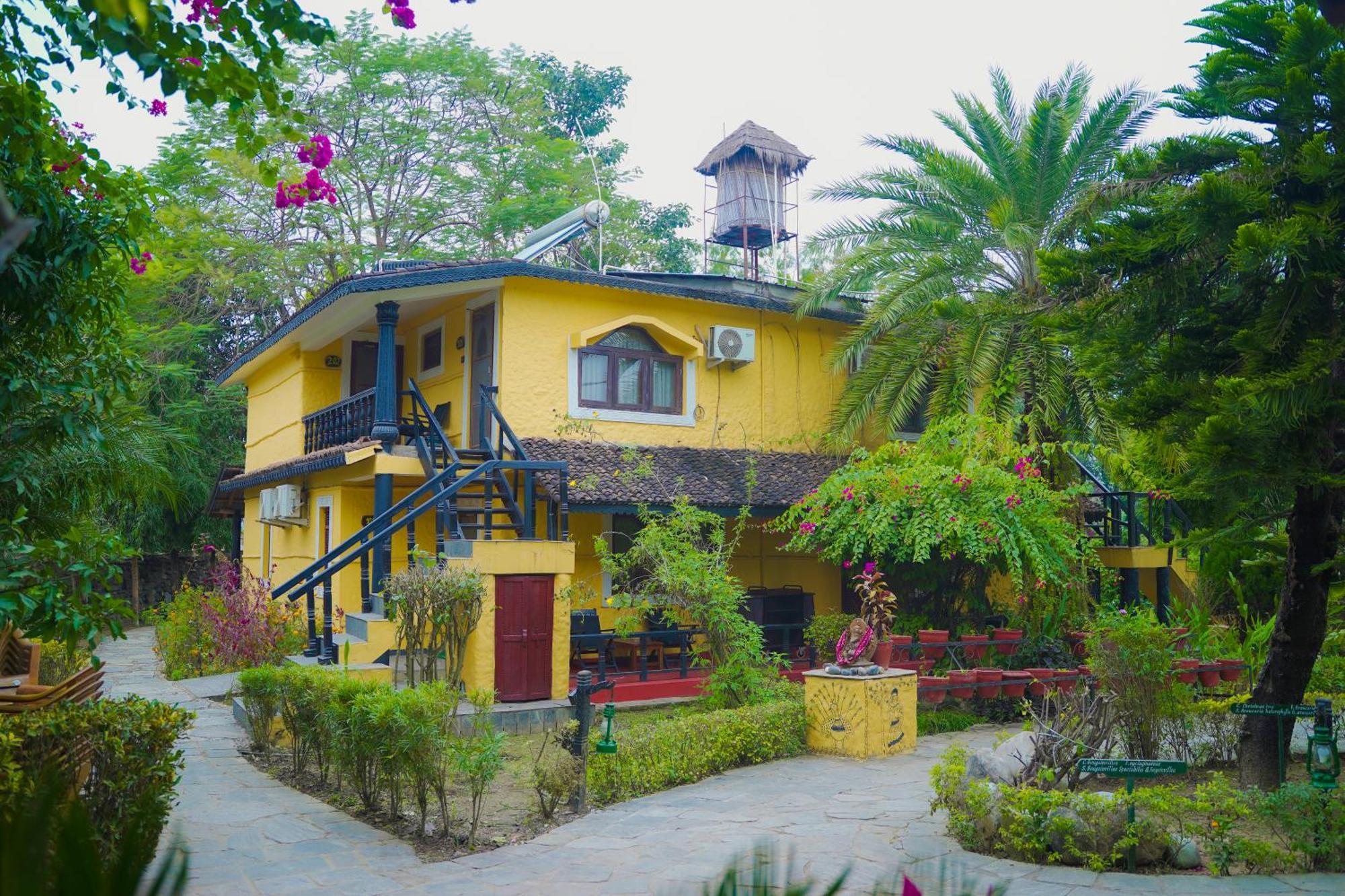 Sapana Village Lodge Саураха Экстерьер фото