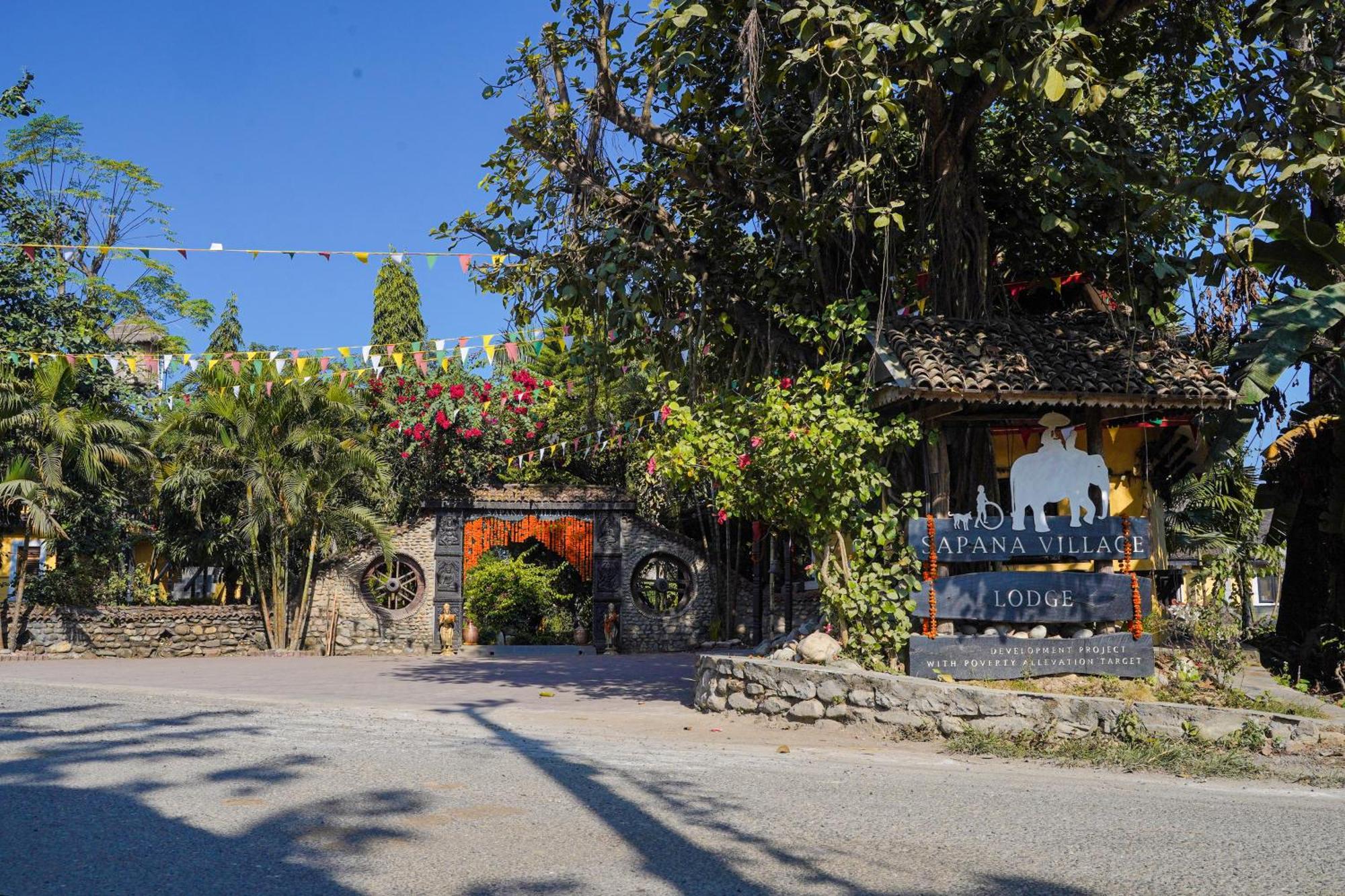Sapana Village Lodge Саураха Экстерьер фото