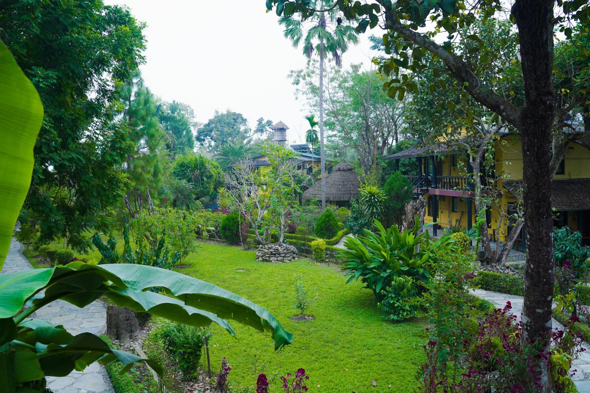 Sapana Village Lodge Саураха Экстерьер фото