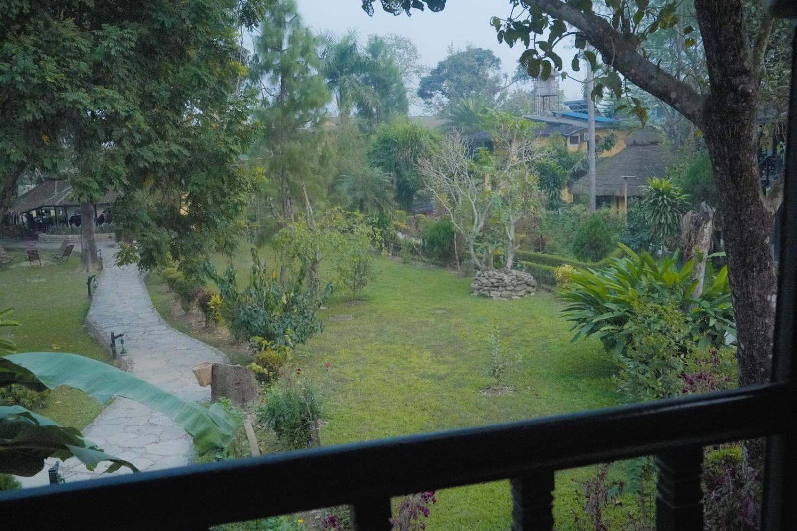 Sapana Village Lodge Саураха Экстерьер фото
