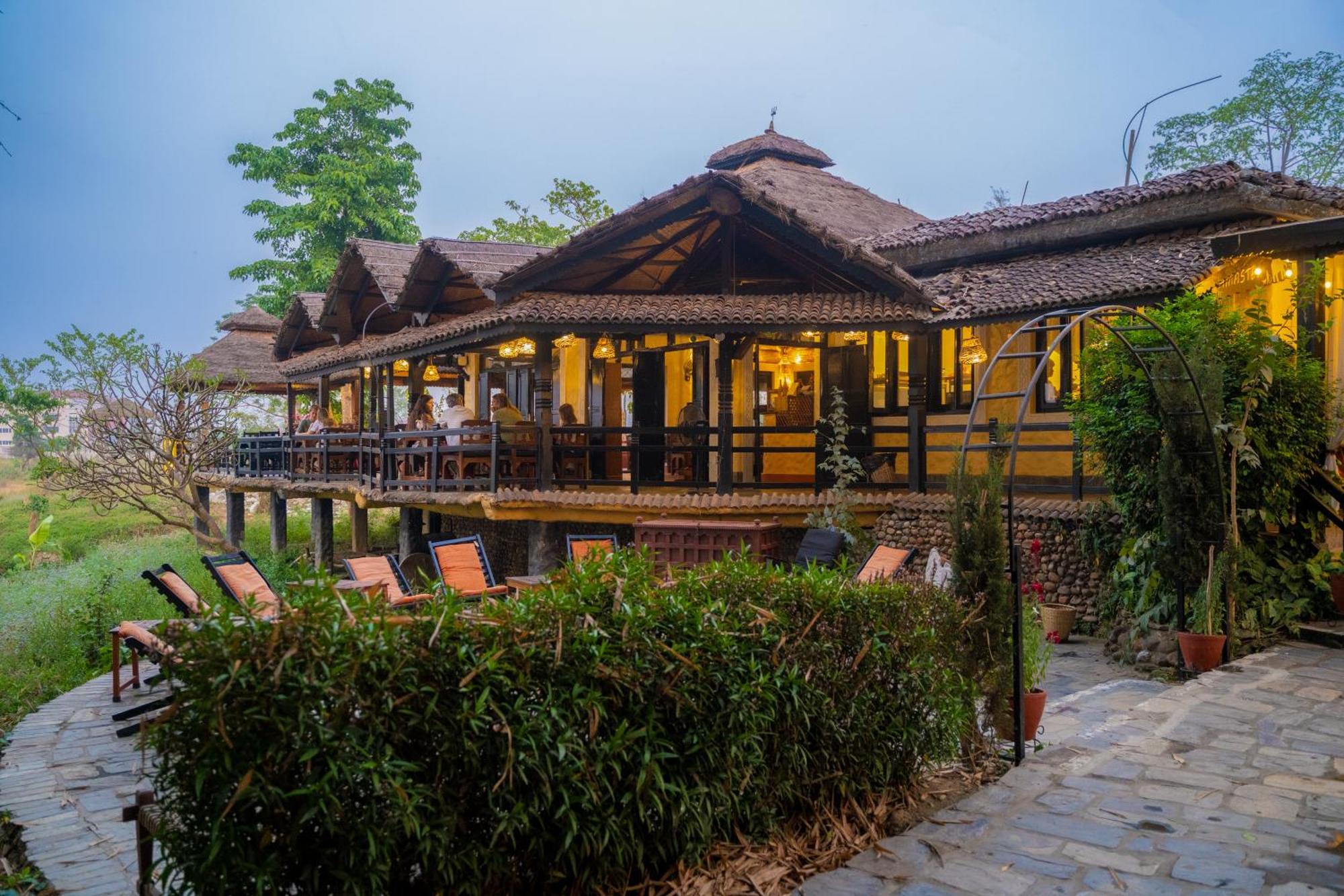 Sapana Village Lodge Саураха Экстерьер фото
